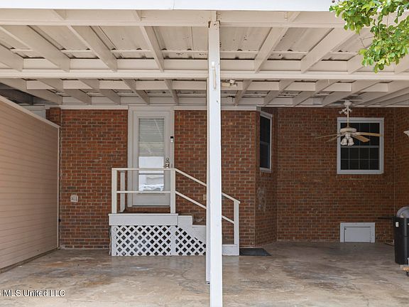 2nd image of 33 McLain Ct