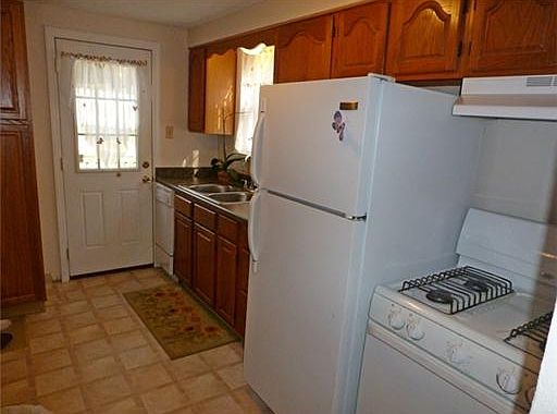 3rd image of 46 Glenburn Dr