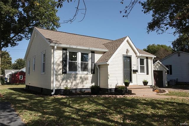 1st image of 1023 W Poplar St