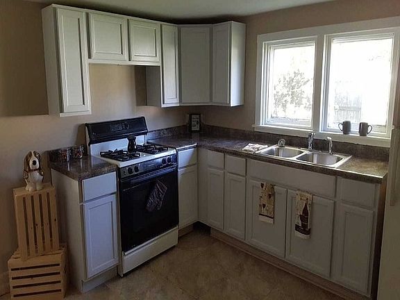 4th image of 1308 W Walnut Ave