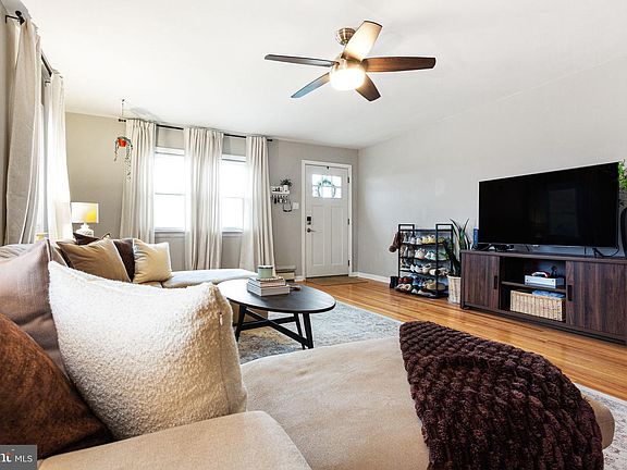 3rd image of 1102 Clayton Rd