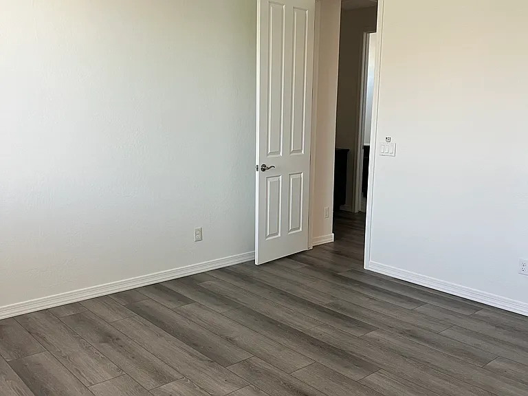 2901 E Iris Dr — Photo 45