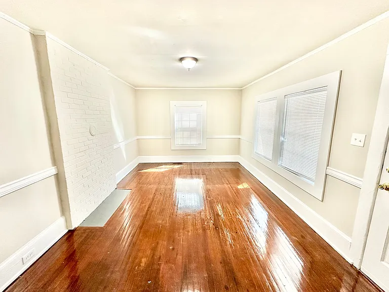 690 Robertson Rd E — Photo 9