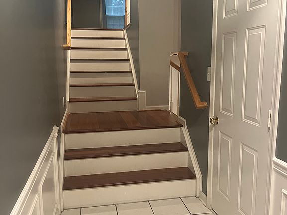 Entryway (Door to Garage on Right)