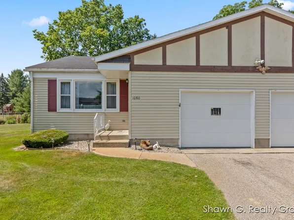 1060 Village Ln, Jenison, MI 49428