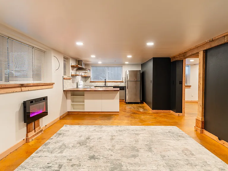 1815 NW Hoyt St #1 — Photo 1