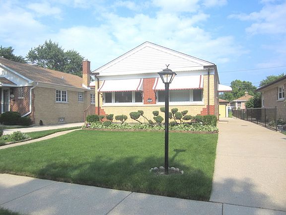 2nd image of 8115 N Ozark Ave