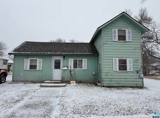 412 SW 2nd St, Madison, SD 57042