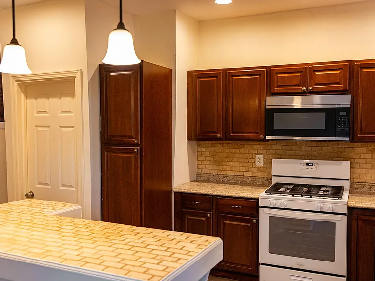 505 Denison St — Photo 19