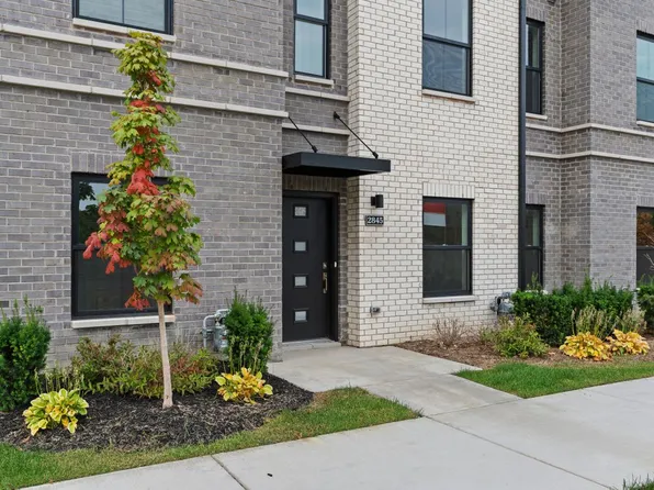 2845 Summers Pl, Troy, MI 48084