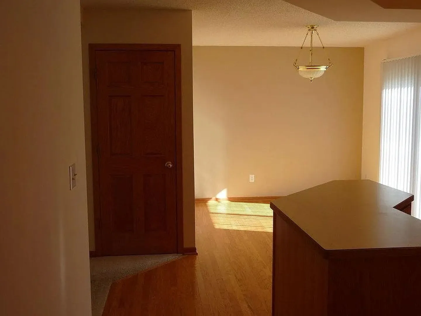 Spacious 3 Bed, 2 Bath Townhome — Photo 4