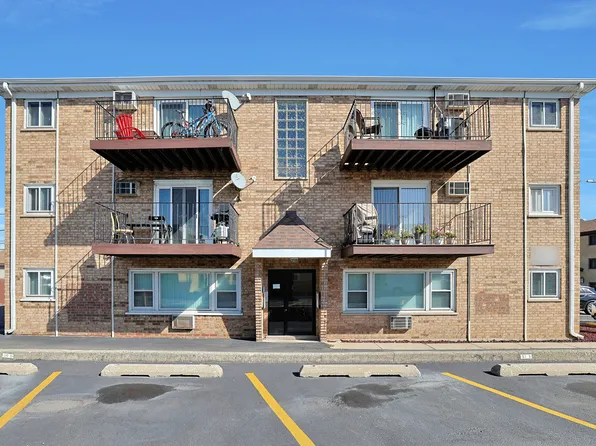 9852 Lawrence Ct APT 3N, Schiller Park, IL 60176