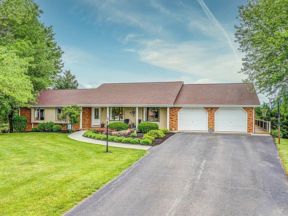 2nd image of 10 Aspen Dr