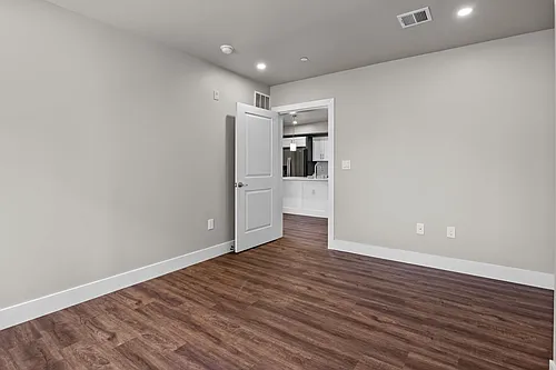 77 E Pastorius St #4 Photo 1