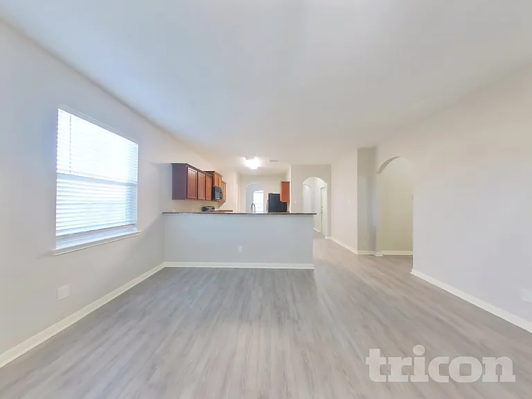 1502 Tulip Ln — Photo 3