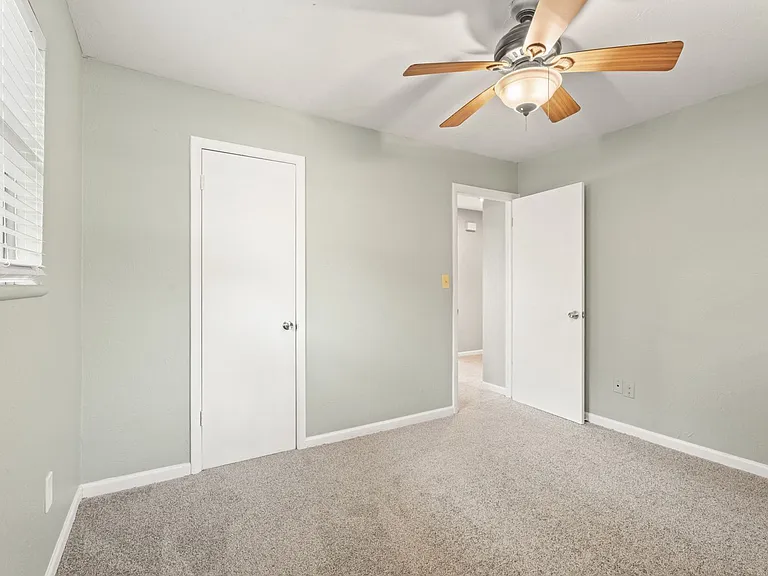 1029 Hoyt Ave — Photo 23