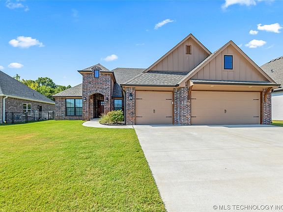 2nd image of 19238 E Chinquapin Dr