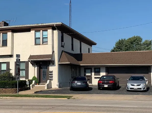 125 S 5th St #B, Saint Charles, MO 63301