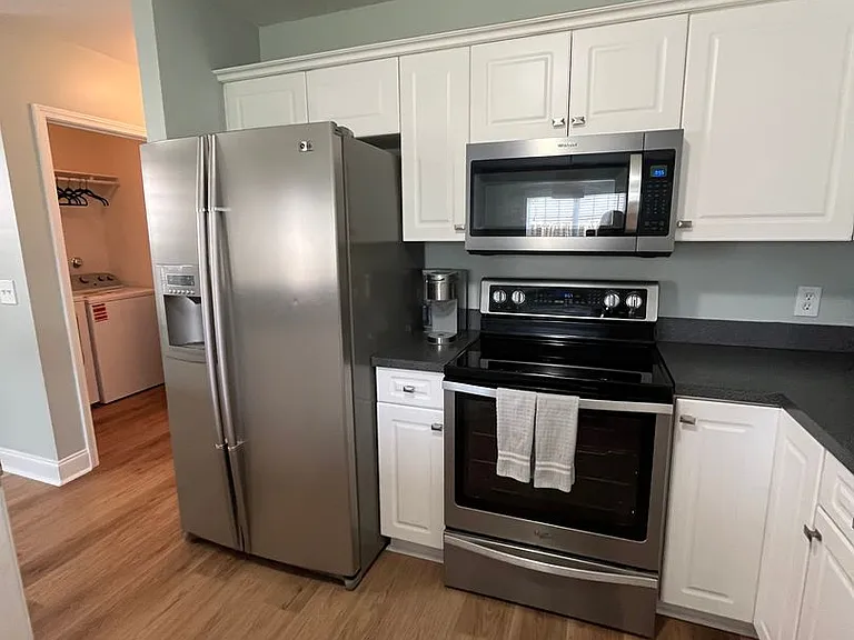 642 Hillside Dr — Photo 12