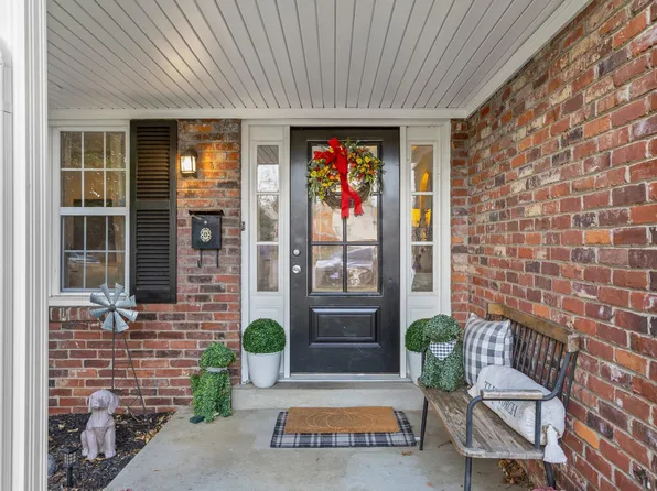 2212 Markham Ct, Lexington, KY 40504