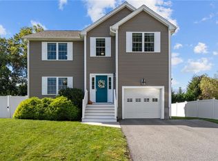 46 Hillside Rd, Lincoln, RI 02865