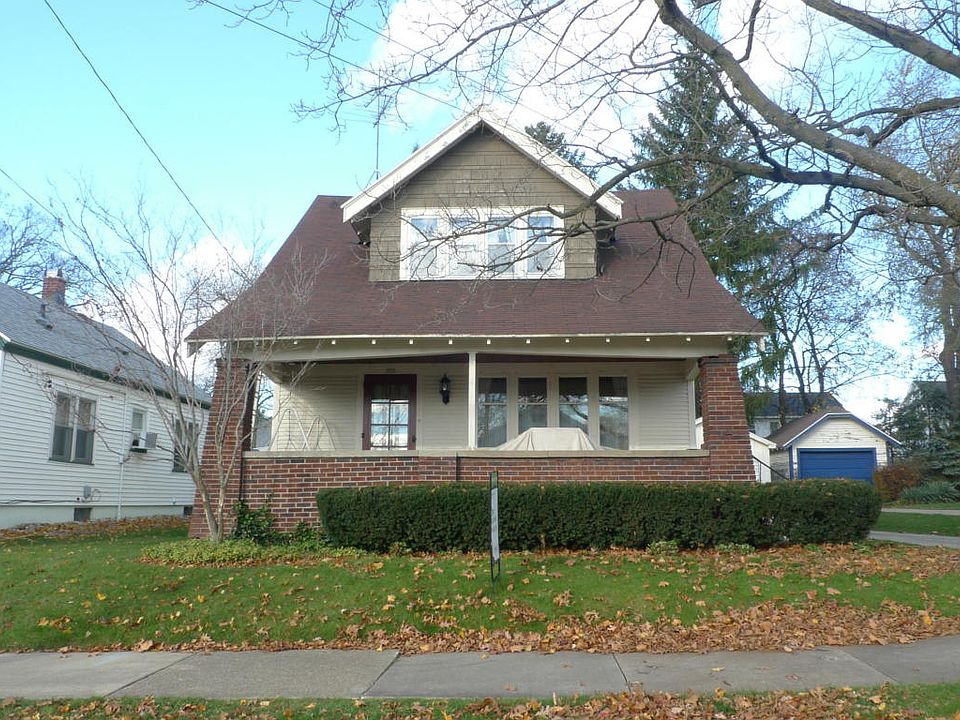 1st image of 929 Beechwood St NE