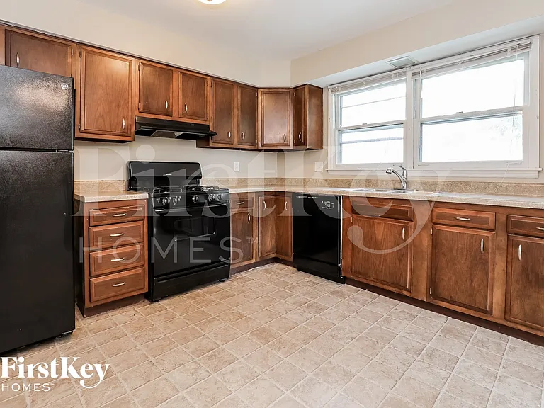 876 N Commonwealth Ave — Photo 6