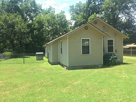 2nd image of 423 W Live Oak St