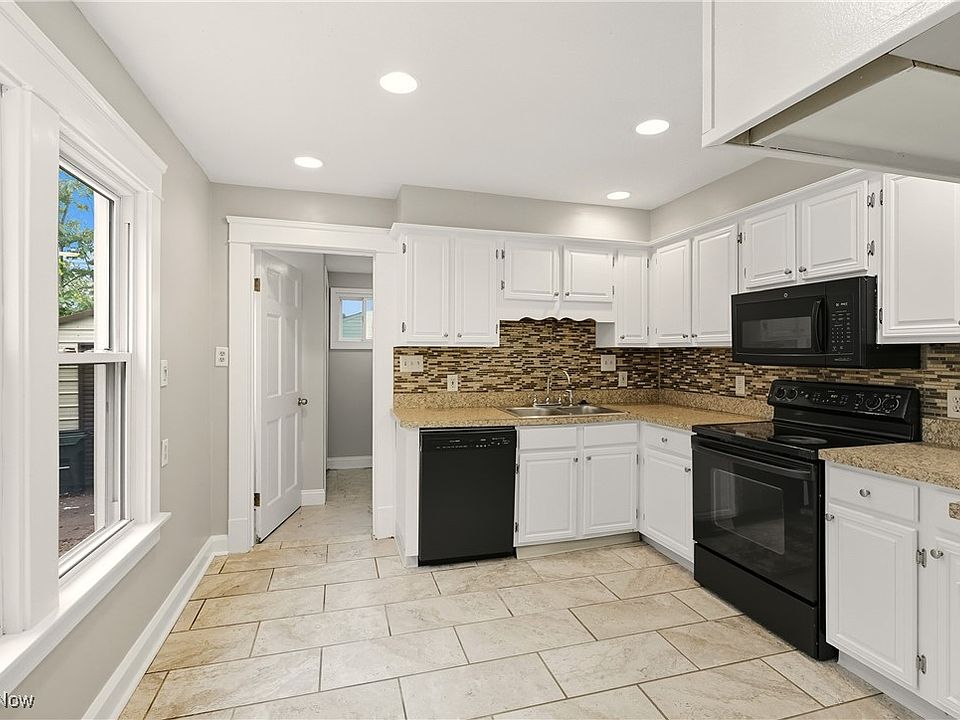 2nd image of 6111 Manchester Rd
