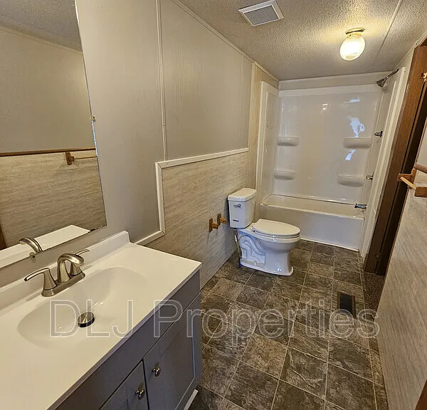 1376 Providence Rd — Photo 14