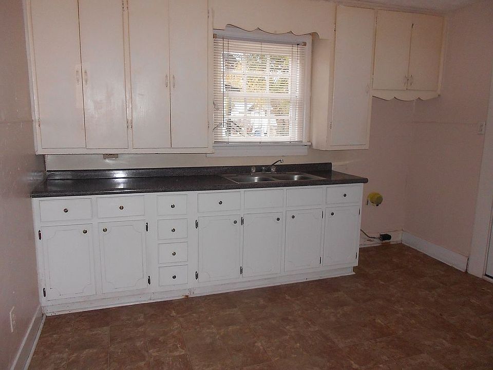 2nd image of 128 Vance Ave