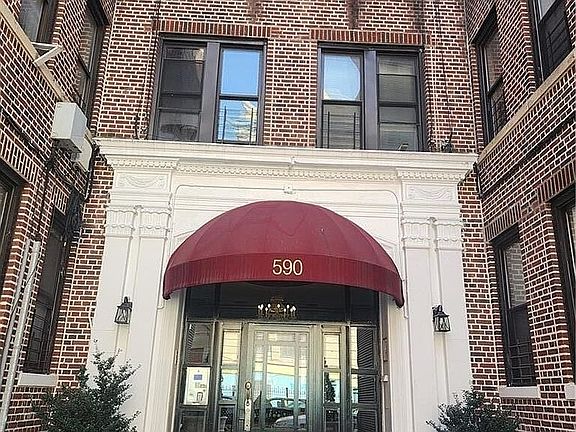 2nd image of 590 Parkside Ave APT 3AW