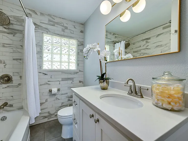 1709 Payne Ave — Photo 15