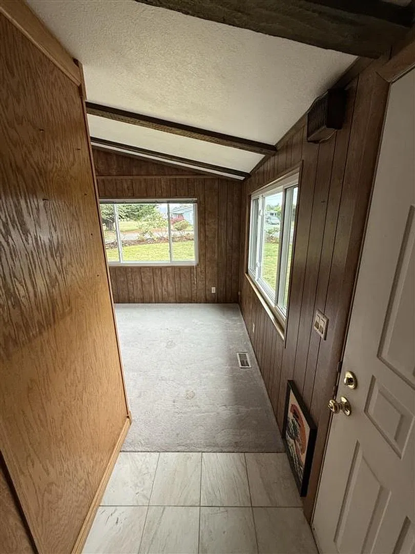 Large 2 Bedroom, 2 Bathroom House — Photo 3