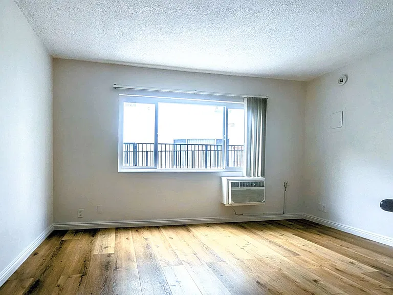 1811 Tamarind Ave — Photo 10