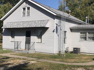 407 Middleton St, Iuka, IL 62849