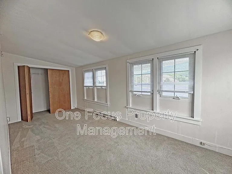 236 Pennsylvania Ave — Photo 8
