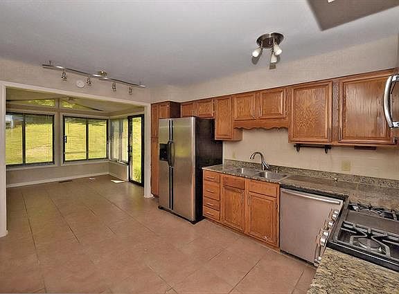5th image of 1702 Woodmore Oaks Dr