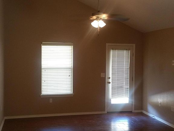 5th image of 5844 Baywood St