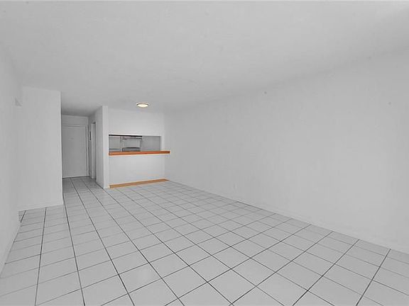 2nd image of 505 NE 30th St APT 505