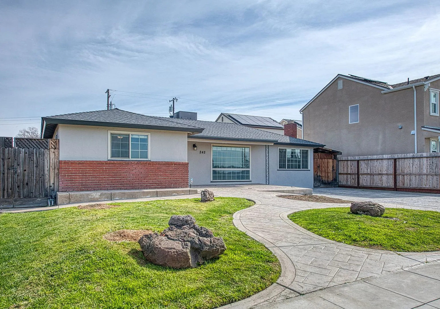 Adorable 3 Br 1 Ba Home In A Well Desired Clovis Neighborhood - **Special-Half Off Second Month R... — Photo 3