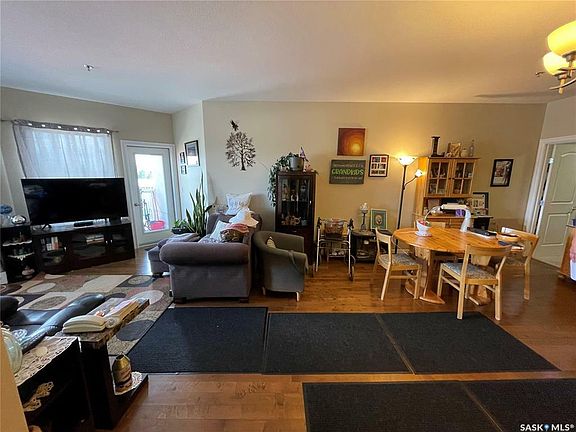 3rd image of 227 Pinehouse Dr