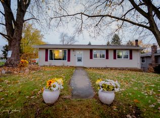 101 Fir St, Lake In The Hills, IL 60156