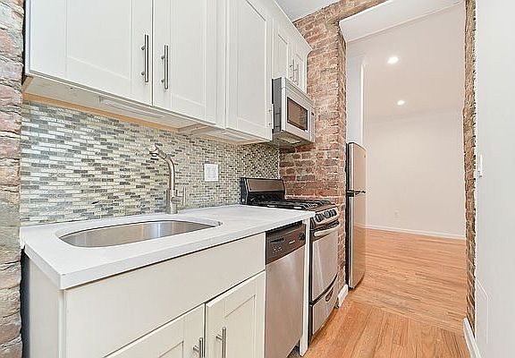 2nd image of 157 Suffolk St APT 304