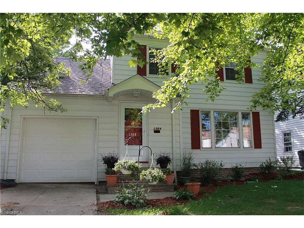 1384 Winston Rd photo 1
