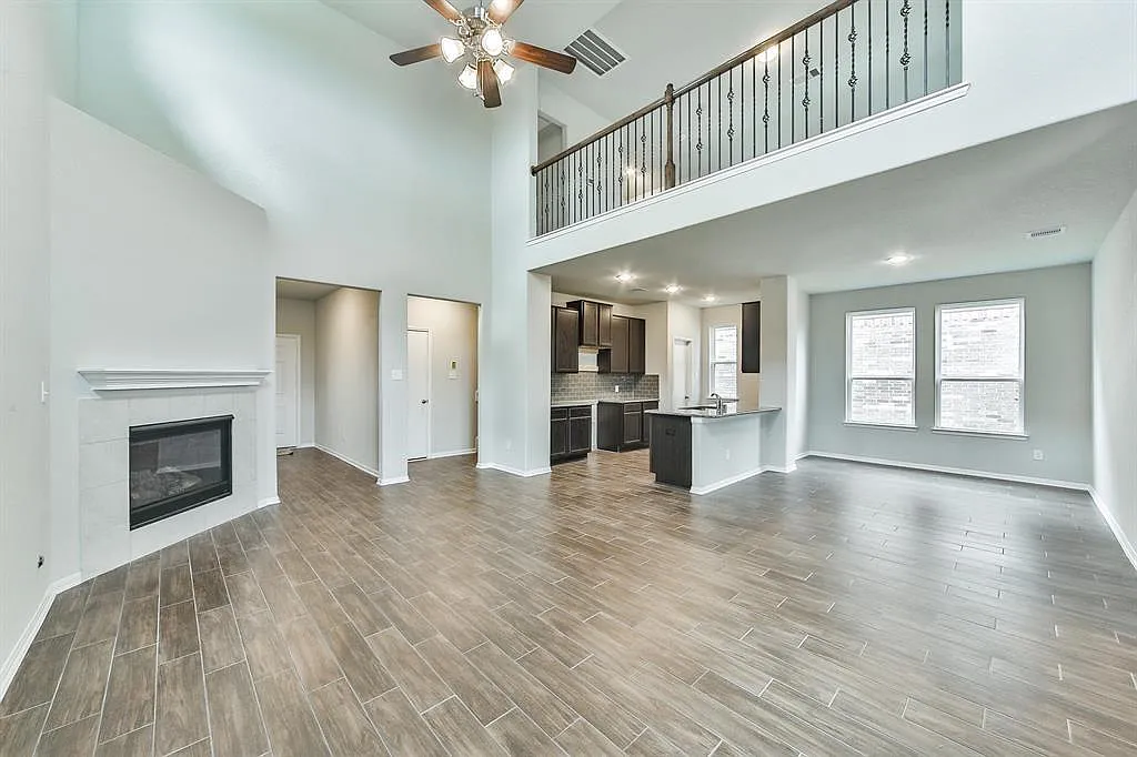 3 bed, 2.5 bath, 2128 sqft, $2,450 — Photo 4