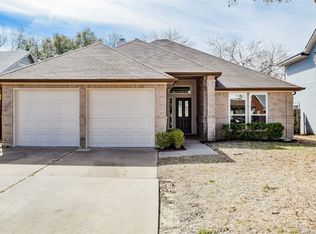 10113 Long Rifle Dr, Fort Worth, TX 76108