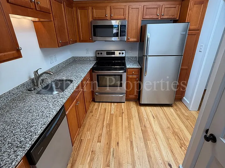 835-839 841 Reynolda Rd — Photo 5