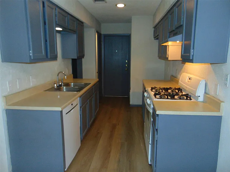 508 Burlwood Ct — Photo 9