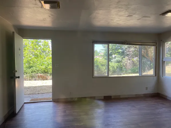 1300 NE Williams St APT 2, Pullman, WA 99163